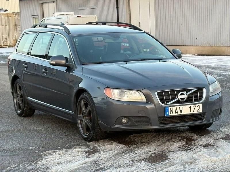 Grå Begagnad 2010 Volvo V70 Momentum Kombi | 36 900 kr (Marknadspris) - Bild 1/4