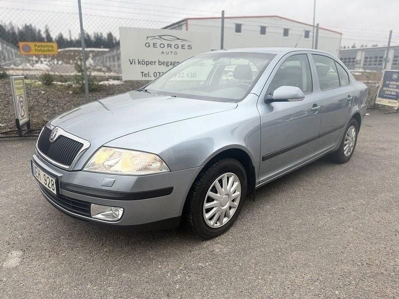 Ljusgrå Begagnad 2006 Skoda Octavia Halvkombi | 47 000 kr (Marknadspris) - Bild 1/4