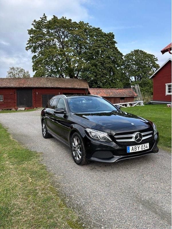 Svart Begagnad 2016 Mercedes C220 Kombi | 169 000 kr (Bra pris) - Bild 1/4