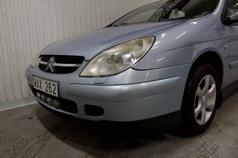Begagnad Citroën C5 136 HK (100 kW) 2004 Silver Halvkombi