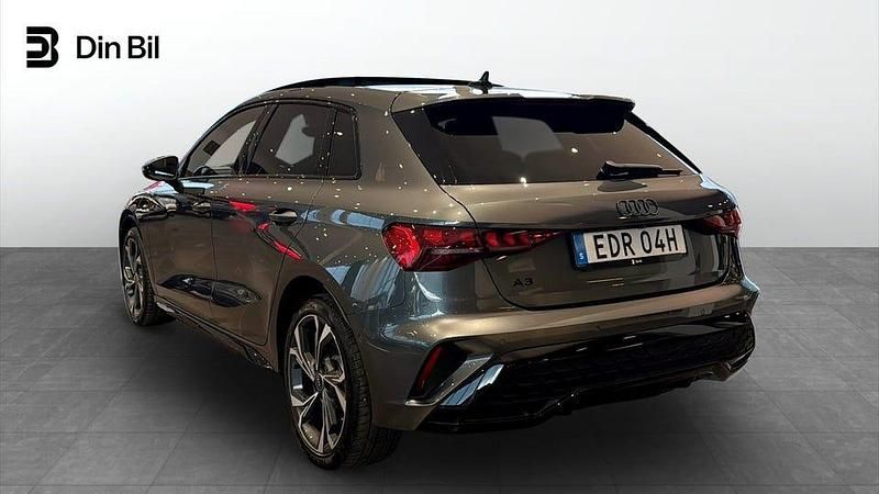 Begagnad Audi A3 S-Line 177 HK (130 kW) 2025 Daytonagrå pärleffekt SUV