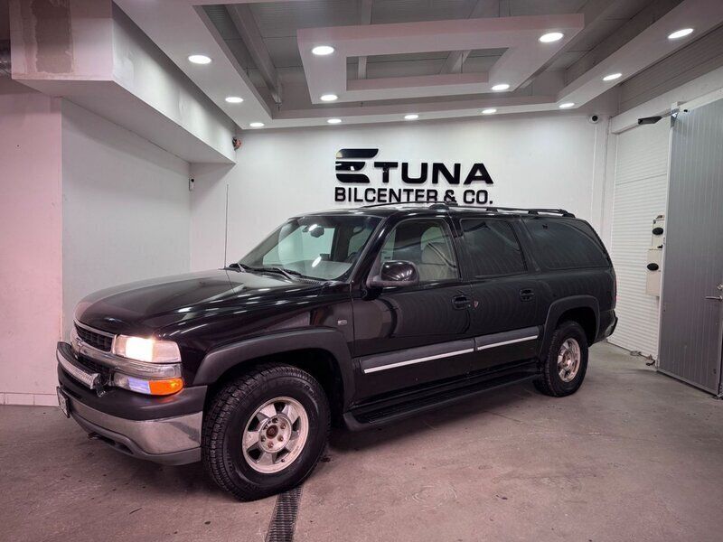 Svart Begagnad 2001 Chevrolet Suburban SUV | 74 900 kr - Bild 1/4