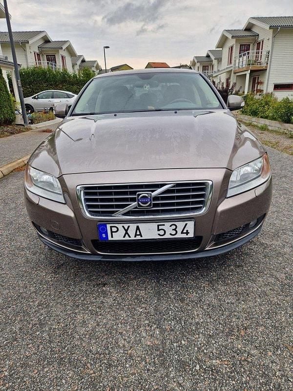 Grå Begagnad 2008 Volvo S80 Sedan | 79 000 kr (Marknadspris) - Bild 1/4