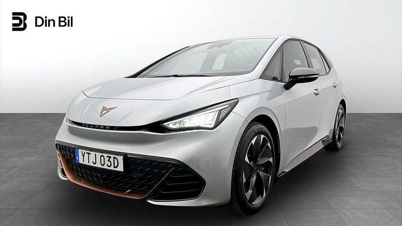 Geyser silver metallic Begagnad 2023 Cupra Born e-Boost Halvkombi | 279 900 kr (Marknadspris) - Bild 1/4