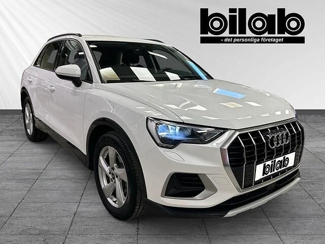 Ibisvit Begagnad 2022 Audi Q3 Advanced SUV | 299 000 kr (Superpris) - Bild 1/4