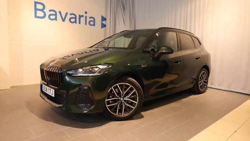 Grön Begagnad 2023 BMW 230 M Sport Kombi | 528 700 kr - Bild 1/4