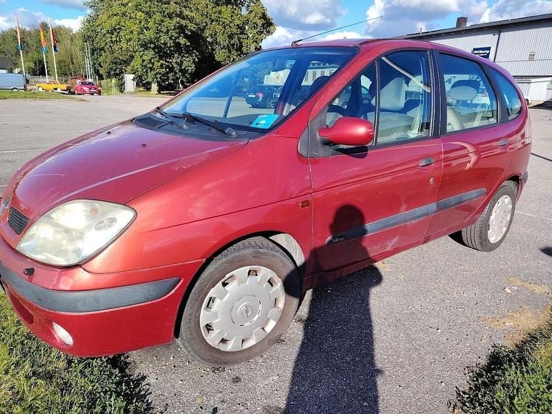 Röd Begagnad 2003 Renault Scénic Authentique Minibuss | 13 900 kr (Bra pris) - Bild 1/4