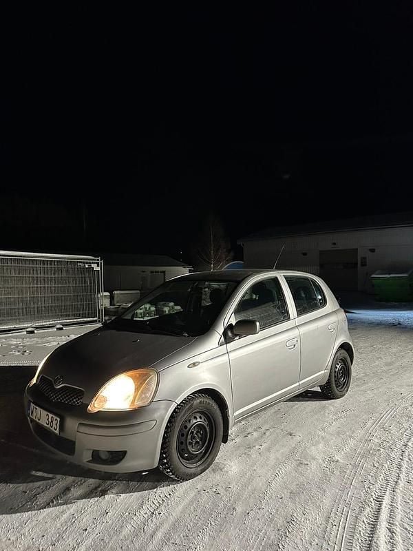 Begagnad 2005 Toyota Yaris Halvkombi | 18 900 kr (Marknadspris) - Bild 1/4