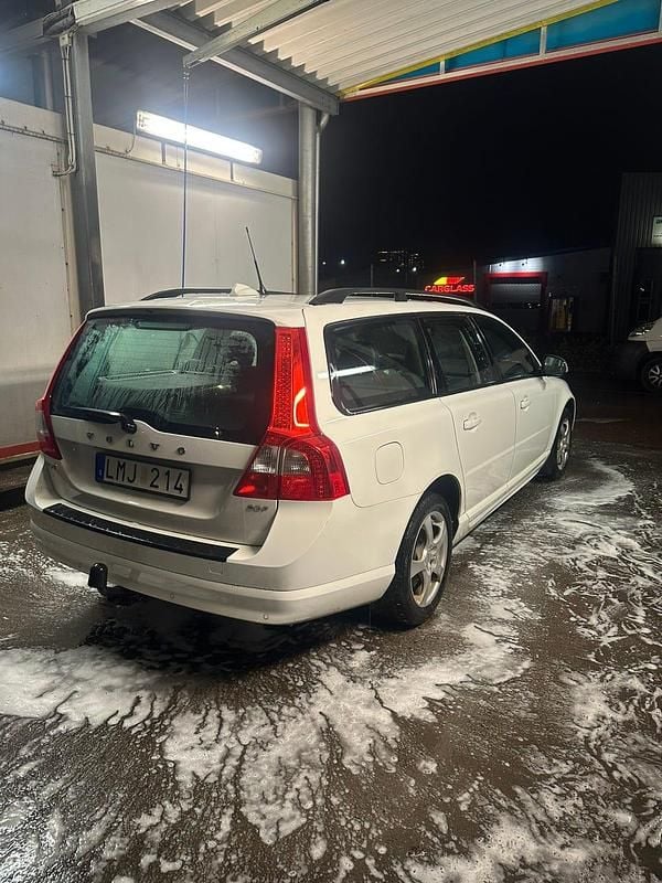 Begagnad 2009 Volvo V70 Kombi | 45 000 kr (Bra pris) - Bild 1/4