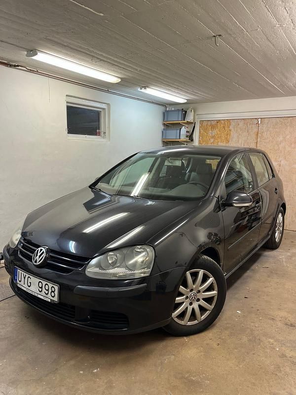 Begagnad 2004 VW Golf IV Halvkombi | 13 000 kr (Superpris) - Bild 1/4