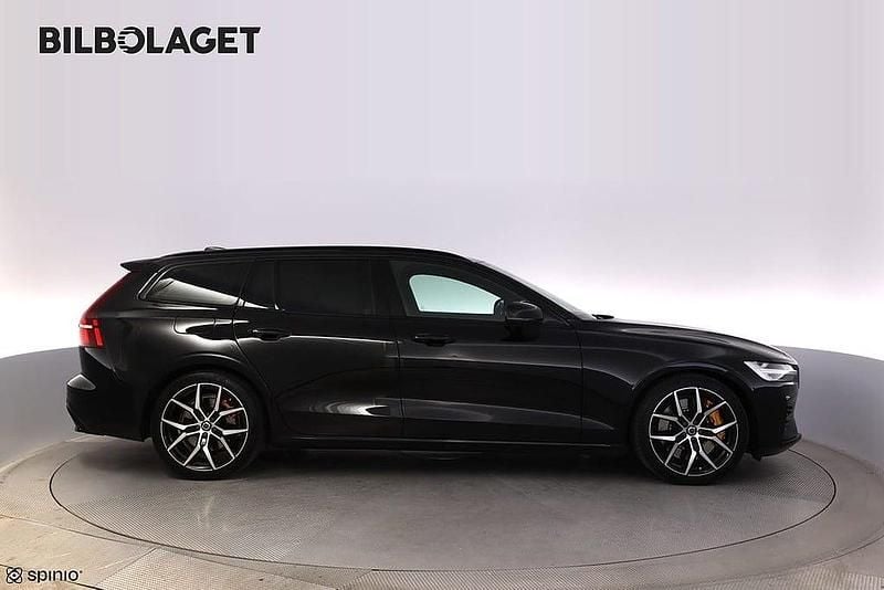 Begagnad Volvo V60 411 HK (302 kW) 2021 Svart Kombi