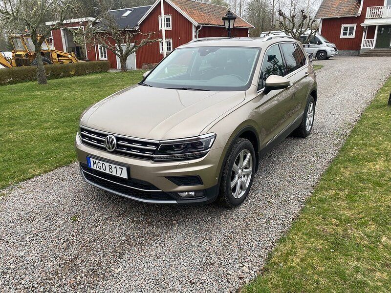 Ljusbrun (brun) Begagnad 2017 VW Tiguan GT SUV | 252 500 kr (Marknadspris) - Bild 1/4