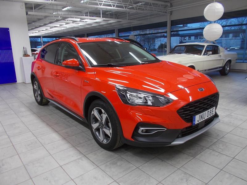 Begagnad Ford Focus Active 2022 Röd