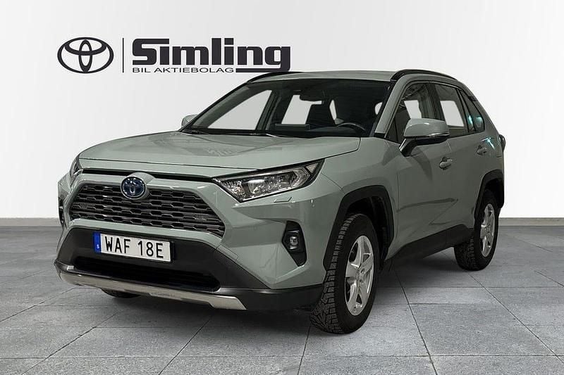 Grön Begagnad 2022 Toyota RAV4 Hybrid Active SUV | 349 900 kr (Bra pris) - Bild 1/3