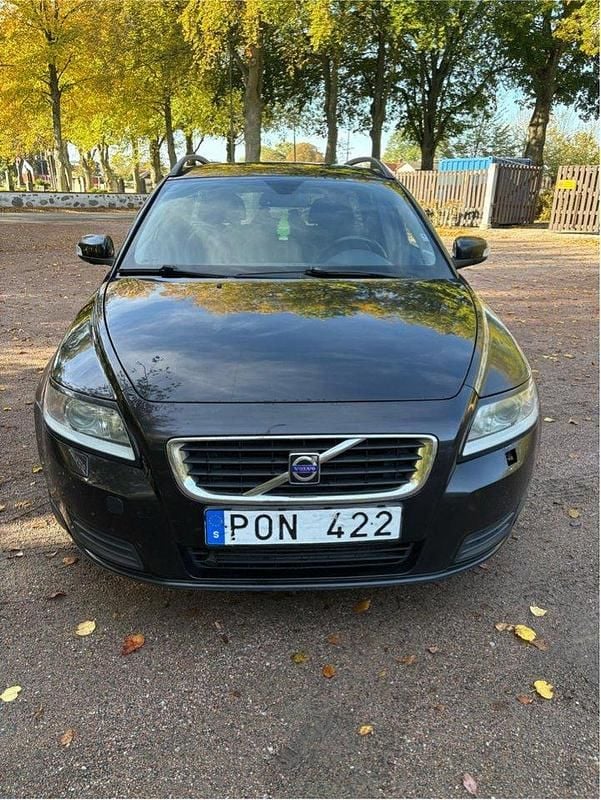 Svart Begagnad 2008 Volvo V50 Kinetic Kombi | 20 000 kr (Marknadspris) - Bild 1/4