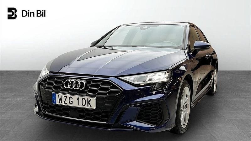 Blå Begagnad 2023 Audi A3 Sportback e-tron S-Line Sedan | 399 000 kr (Dyr) - Bild 1/4