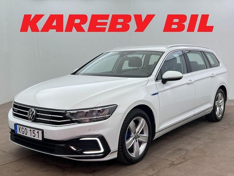 Vit Begagnad 2021 VW Passat GTE Kombi | 233 900 kr (Marknadspris) - Bild 1/3