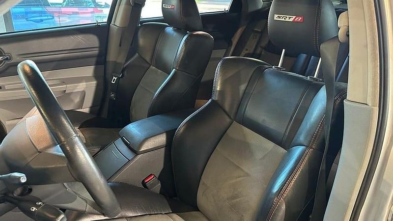 Begagnad Dodge Magnum 431 HK (317 kW) 2007 Silver Kombi