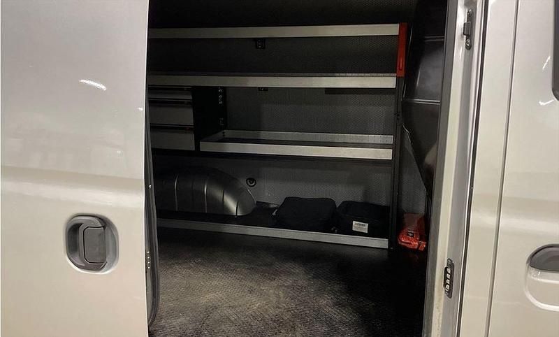 Silver Begagnad 2021 Maxus eDeliver 3 Van | 194 900 kr (Marknadspris) - Bild 1/3