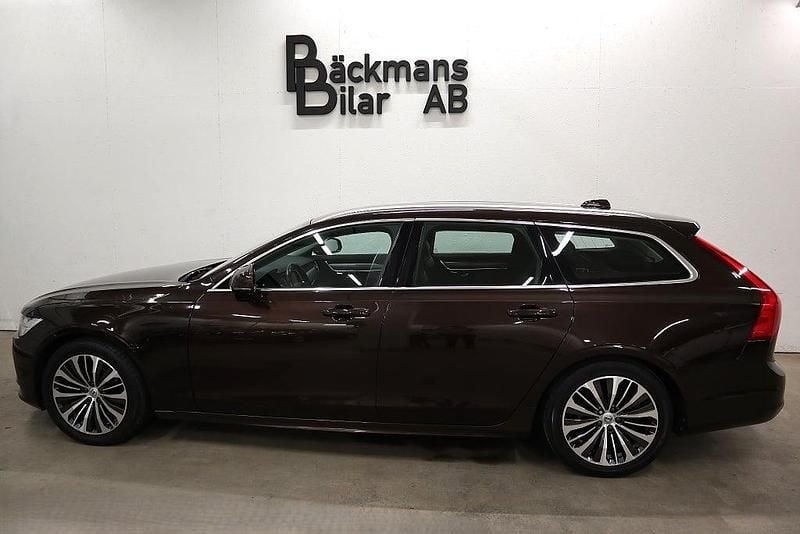 Begagnad Volvo V90 Momentum 190 HK (139 kW) 2019 Maple brown met. Kombi