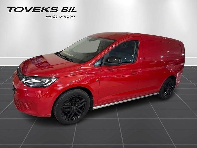 Röd (körsbärsröd) Begagnad 2022 VW Caddy Maxi Minibuss | 269 900 kr (Lite dyr) - Bild 1/4