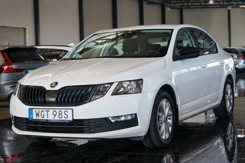 Vit Begagnad 2020 Skoda Octavia Ambition Halvkombi | 152 500 kr (Bra pris) - Bild 1/4