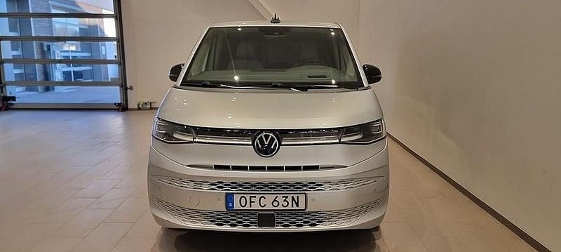 Begagnad VW Multivan 2023 Silver Van