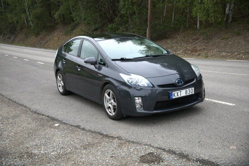 Grå Begagnad 2010 Toyota Prius Halvkombi | 90 000 kr (Superpris) - Bild 1/4