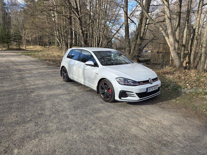 Vit Begagnad 2018 VW Golf VII GTI Halvkombi | 185 000 kr (Superpris) - Bild 1/4