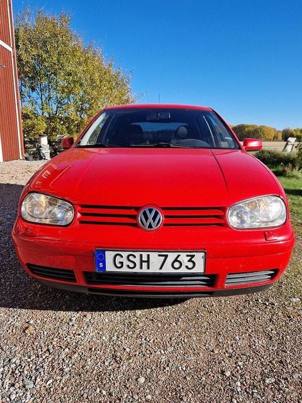 Röd Begagnad 2000 VW Golf IV Highline Halvkombi | 18 000 kr (Marknadspris) - Bild 1/4