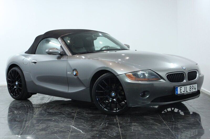 Mörkgrå (grå) Begagnad 2003 BMW Z4 Cab | 139 900 kr (Lite dyr) - Bild 1/4