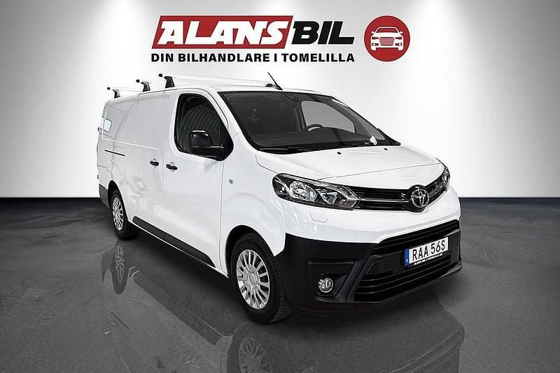 Vit Begagnad 2022 Toyota Proace Minibuss | 274 000 kr (Marknadspris) - Bild 1/4