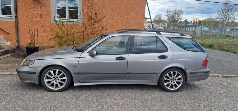 Grå Begagnad 2003 Saab 9-5 Aero Kombi | 11 000 kr (Superpris) - Bild 1/4