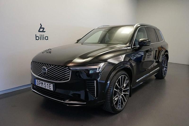 Svart Begagnad 2025 Volvo XC90 Ultra SUV | 949 500 kr - Bild 1/3