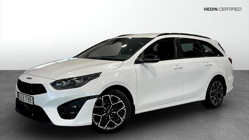 Vit (white) Begagnad 2021 Kia Ceed Sportswagon GT-Line Kombi | 245 000 kr (Bra pris) - Bild 1/4
