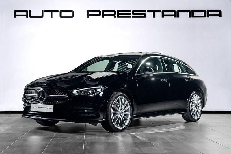 Svart (nattsvart metallic) Begagnad 2022 Mercedes CLA250e Shooting Brake Premium Kombi | 340 000 kr (Marknadspris) - Bild 1/4