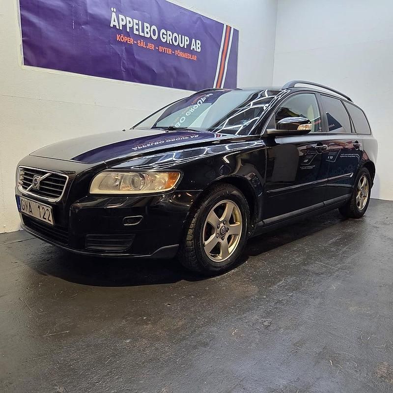 Svart Begagnad 2007 Volvo V50 Kinetic Kombi | 39 999 kr (Marknadspris) - Bild 1/4