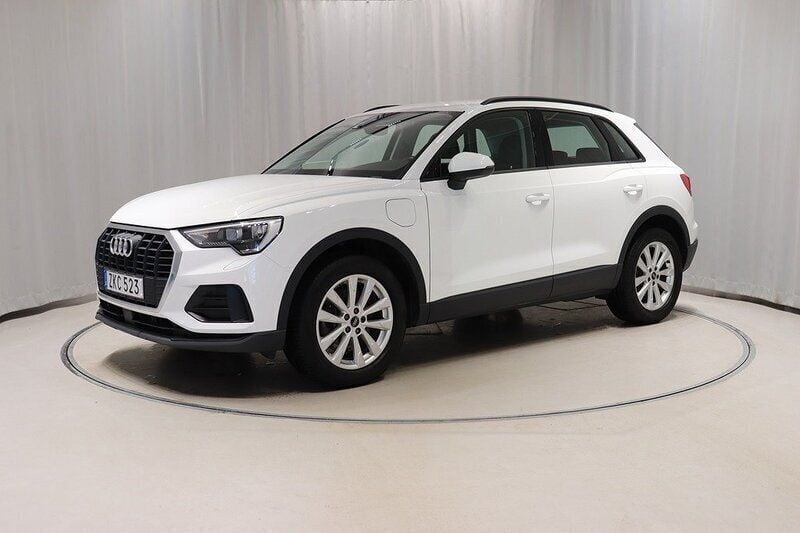 Vit Begagnad 2021 Audi Q3 Proline SUV | 309 900 kr (Marknadspris) - Bild 1/4