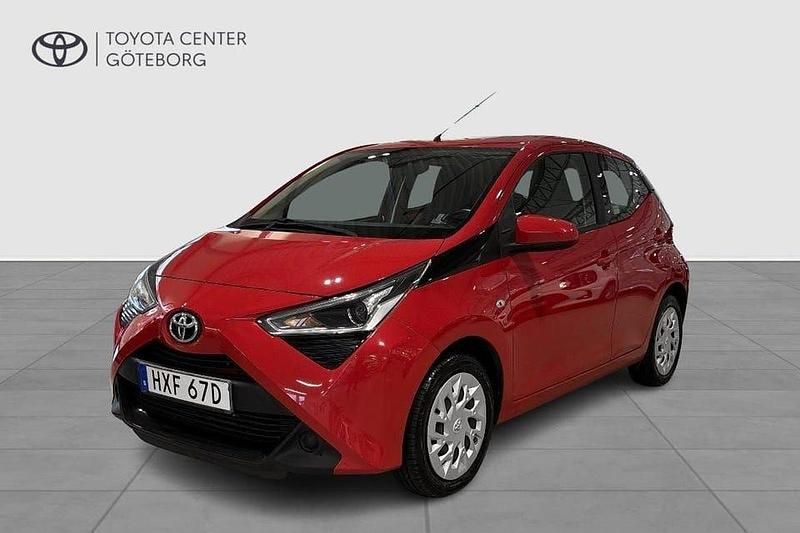 Röd Begagnad 2019 Toyota Aygo X-play Halvkombi | 99 900 kr (Marknadspris) - Bild 1/4