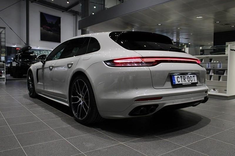 Begagnad Porsche Panamera 4 Platinum Edition 330 HK (242 kW) 2023 Crayon Sedan