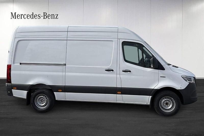 Begagnad Mercedes E-Sprinter 100 kW (136 HK) 2024 Vit (white) Van
