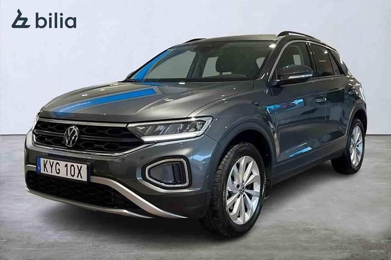 Grå Begagnad 2025 VW T-Roc SUV | 309 900 kr (Marknadspris) - Bild 1/1