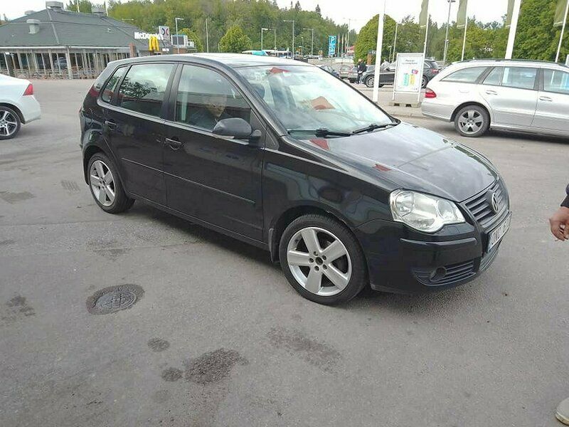 Begagnad VW Polo Comfortline 80 HK (58 kW) 2008 Svart Halvkombi