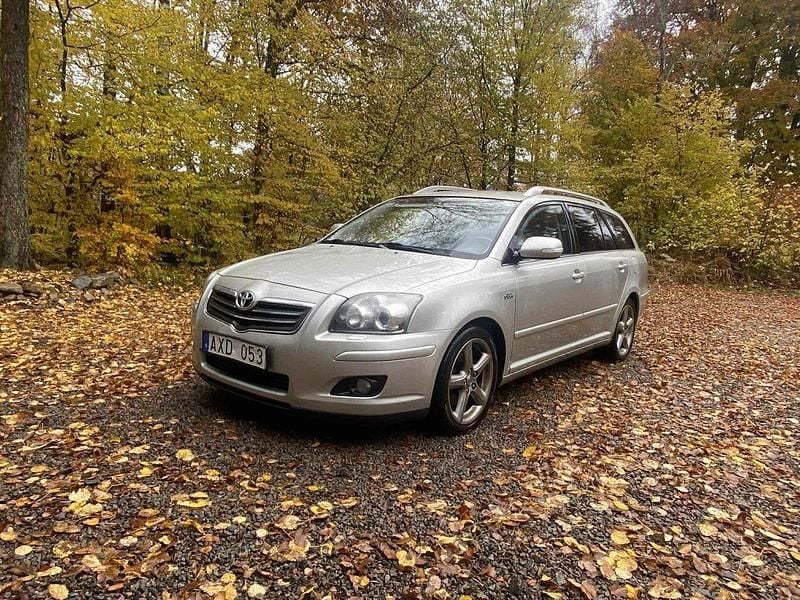 Silver Begagnad 2007 Toyota Avensis Kombi | 28 500 kr (Marknadspris) - Bild 1/4