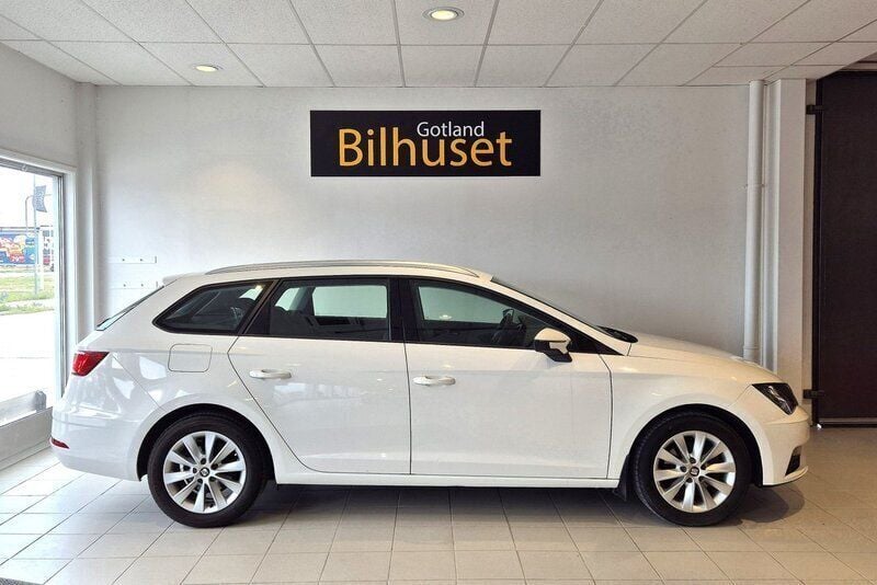 Vit Begagnad 2019 Seat Leon ST FR Kombi | 139 900 kr (Marknadspris) - Bild 1/4
