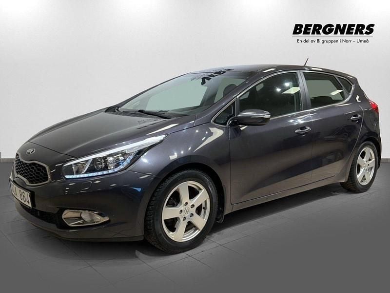 Grå Begagnad 2012 Kia Ceed Comfort Halvkombi | 109 900 kr (Marknadspris) - Bild 1/4