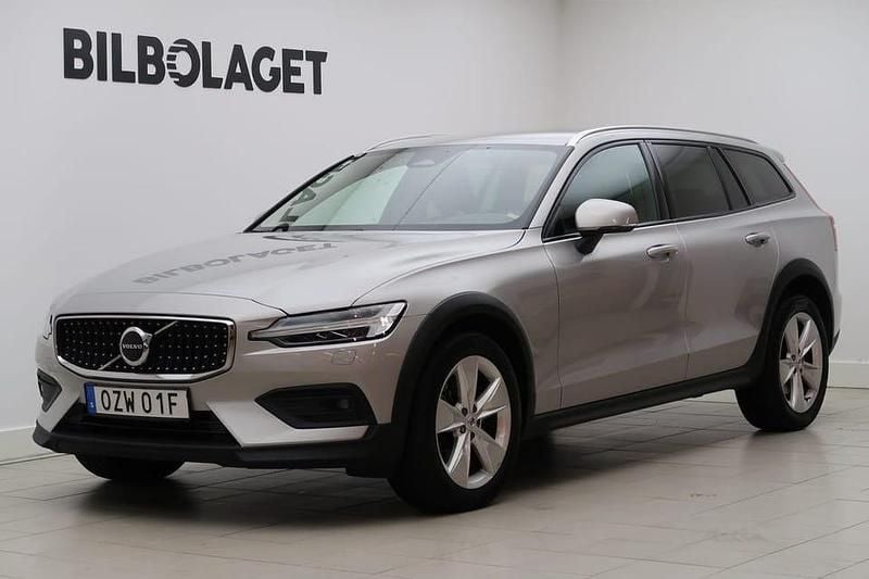 Silver Begagnad 2024 Volvo V60 CC Core Kombi | 419 800 kr (Marknadspris) - Bild 1/4