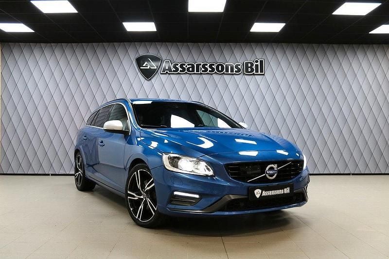 Blå Begagnad 2016 Volvo V60 R-Design Kombi | 219 000 kr (Dyr) - Bild 1/4