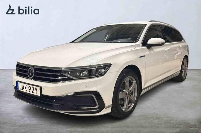 Vit Begagnad 2020 VW Passat GTE Kombi | 269 000 kr (Lite dyr) - Bild 1/1