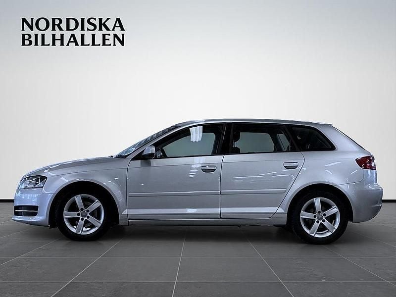 Begagnad Audi A3 Attraction 140 HK (102 kW) 2011 Silver Halvkombi